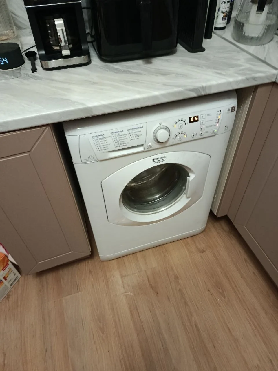 Стиральная машина Hotpoint Ariston после замены амортизаторов