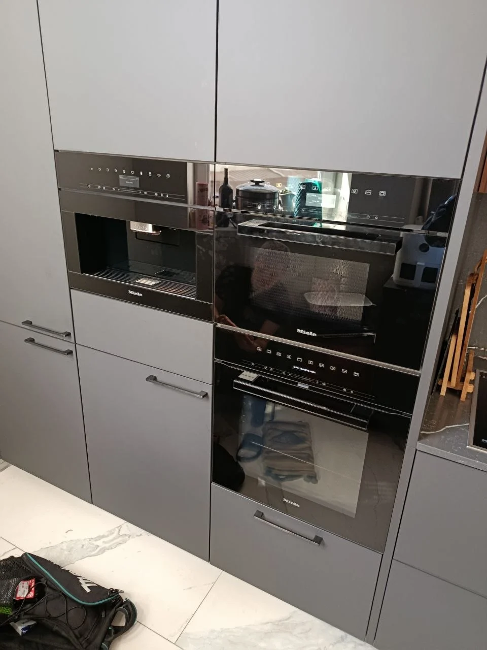 Встроенная кофемашина Miele после чистки, сборки и проверки